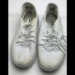 Ladies Knit Sneaker Size 9 Ladies Knit Sneakers